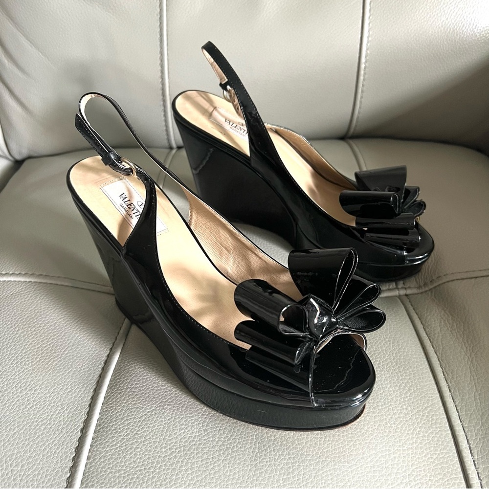 Valentino Garavani Black Patent Leather Slingback Wedge Sandals Sz 37 US 7 Bow - Picture 14 of 16